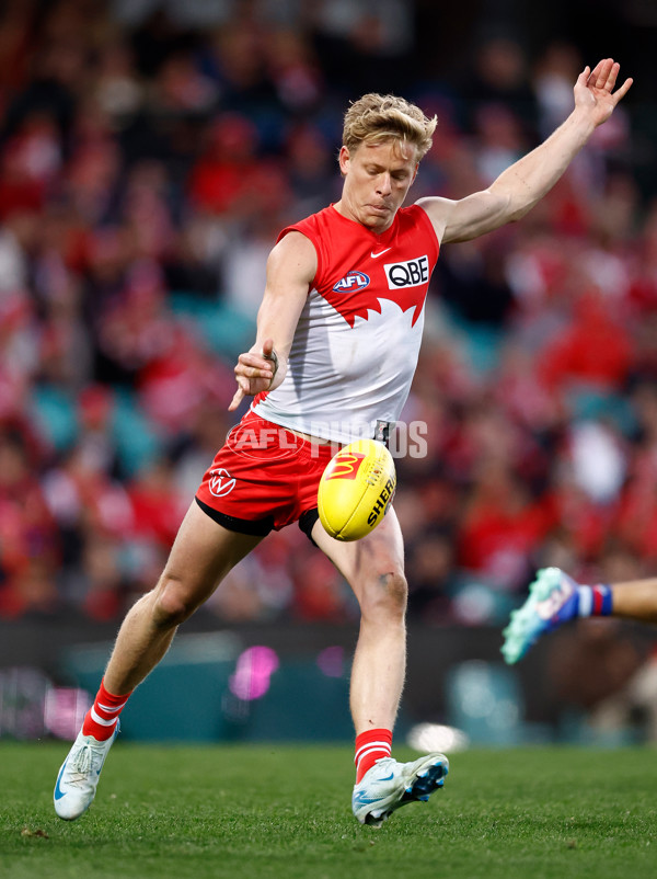 AFL 2024 Round 20 - Sydney v Western Bulldogs - A-52248715