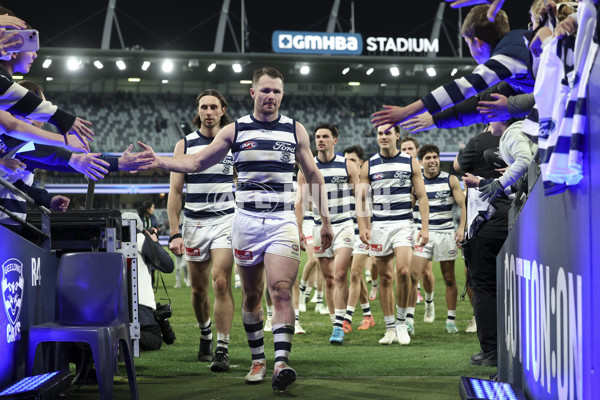 AFL 2024 Round 21 - Geelong v Adelaide - A-52493545