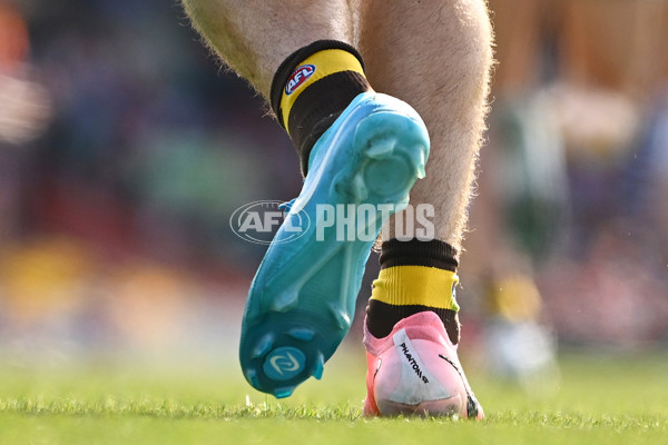 AFL 2024 Round 21 - GWS v Hawthorn - A-52517766