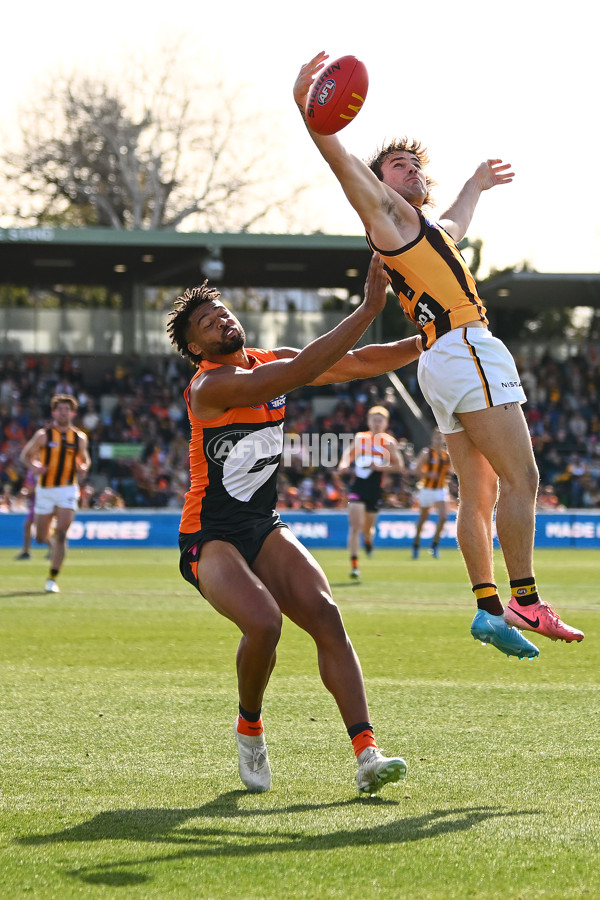 AFL 2024 Round 21 - GWS v Hawthorn - A-52517775