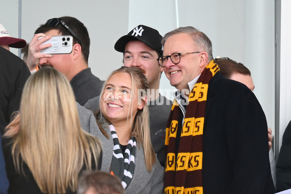 AFL 2024 Round 21 - GWS v Hawthorn - A-52522714