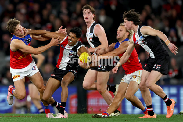 AFL 2024 Round 21 - St Kilda v Brisbane - A-52540647