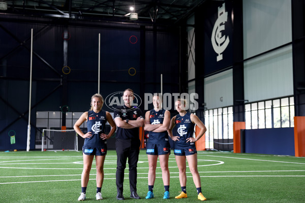 AFLW 2024 Media - Carlton Team Photo Day - A-52622751