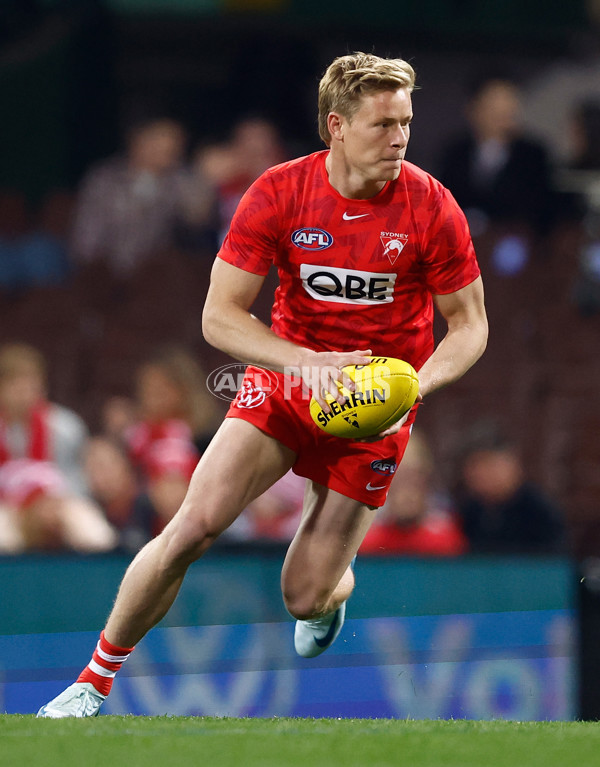 AFL 2024 Round 22 - Sydney v Collingwood - A-52622808