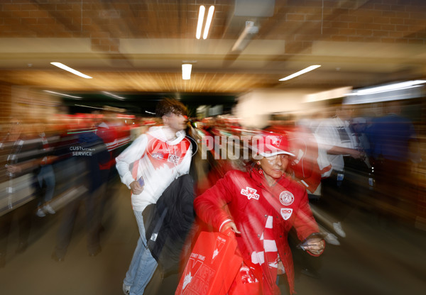 AFL 2024 Round 22 - Sydney v Collingwood - A-52625952