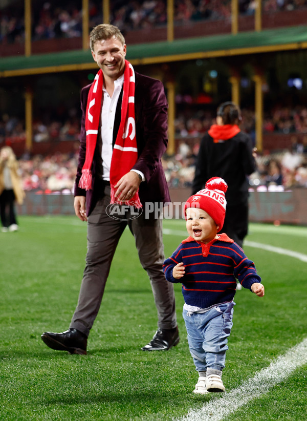 AFL 2024 Round 22 - Sydney v Collingwood - A-52629226