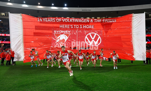 AFL 2024 Round 22 - Sydney v Collingwood - A-52629228