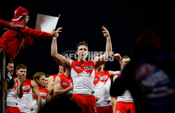 AFL 2024 Round 22 - Sydney v Collingwood - A-52633931