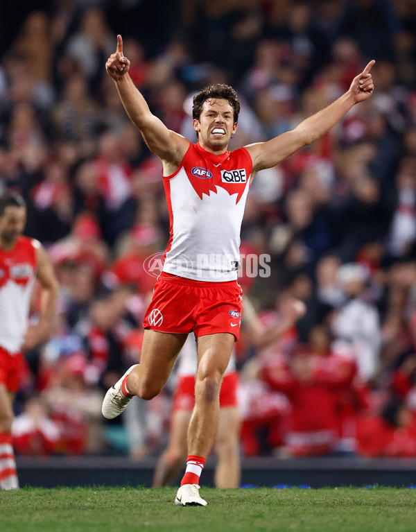 AFL 2024 Round 22 - Sydney v Collingwood - A-52634108