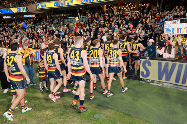 AFL 2024 Round 22 - Adelaide v Western Bulldogs - A-52716281