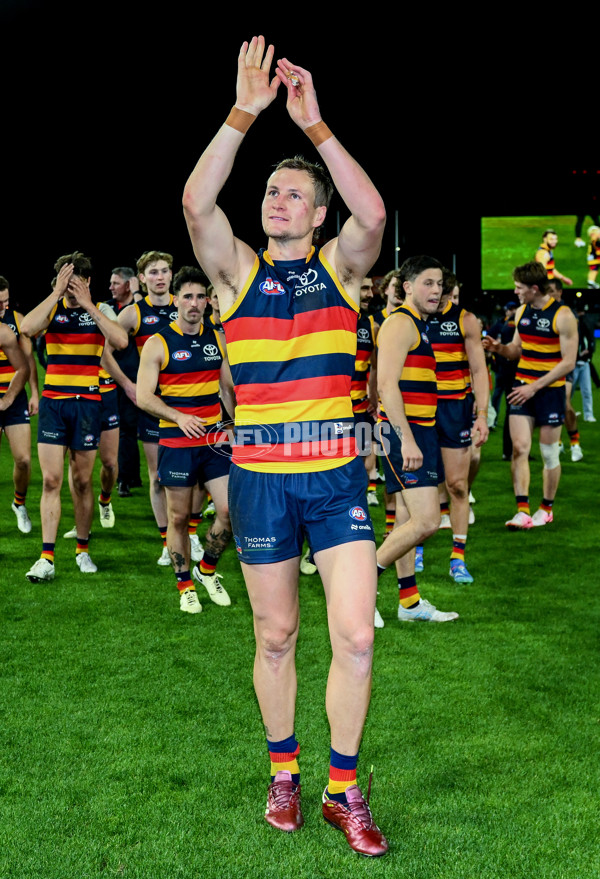 AFL 2024 Round 22 - Adelaide v Western Bulldogs - A-52716323