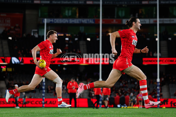 AFL 2024 Round 23 - Essendon v Sydney - A-53045618