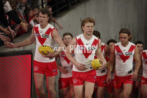 AFL 2024 Round 23 - Essendon v Sydney - A-53045682