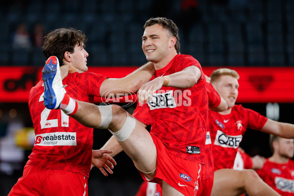AFL 2024 Round 23 - Essendon v Sydney - A-53045921