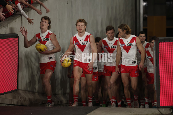AFL 2024 Round 23 - Essendon v Sydney - A-53045991