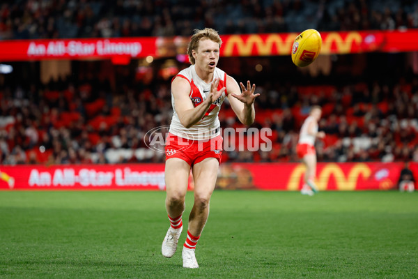 AFL 2024 Round 23 - Essendon v Sydney - A-53048250