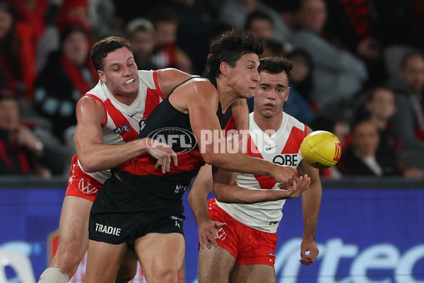 AFL 2024 Round 23 - Essendon v Sydney - A-53048295