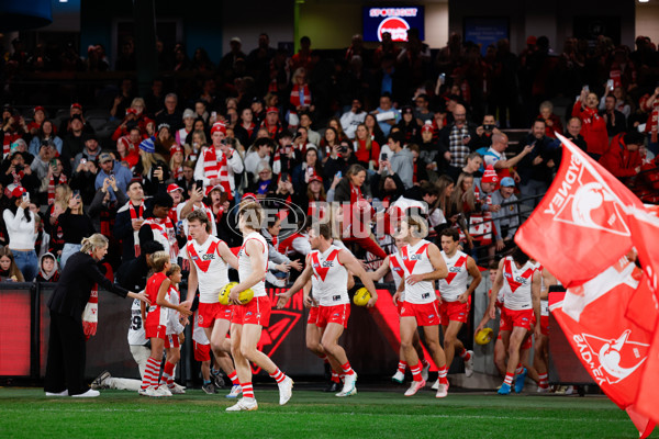 AFL 2024 Round 23 - Essendon v Sydney - A-53048325