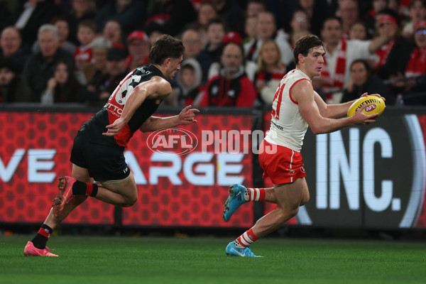AFL 2024 Round 23 - Essendon v Sydney - A-53048326