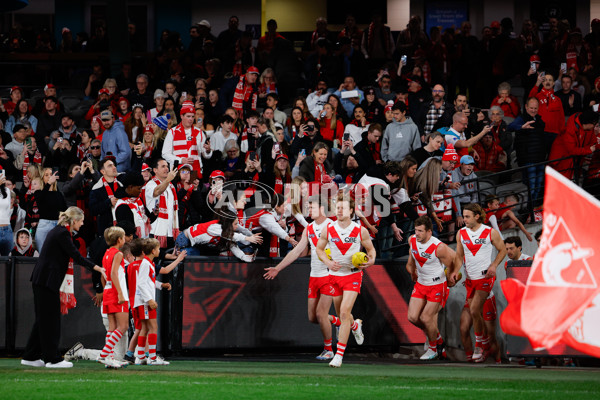 AFL 2024 Round 23 - Essendon v Sydney - A-53048423