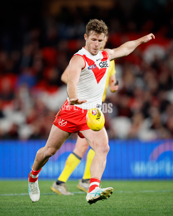 AFL 2024 Round 23 - Essendon v Sydney - A-53050661
