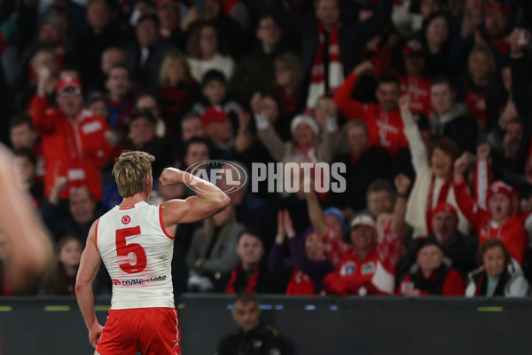 AFL 2024 Round 23 - Essendon v Sydney - A-53050714