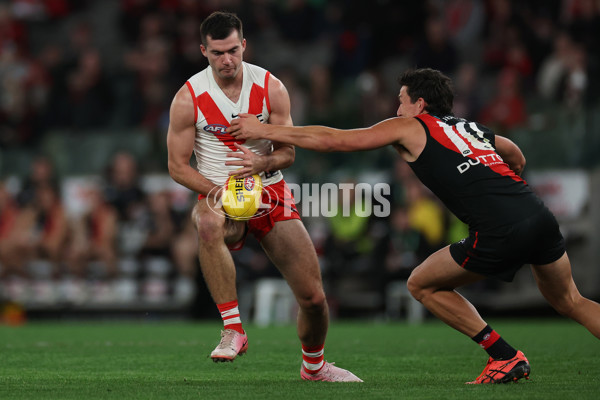 AFL 2024 Round 23 - Essendon v Sydney - A-53050718