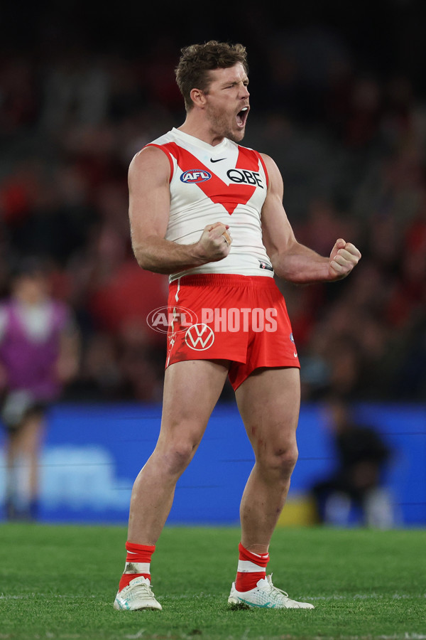 AFL 2024 Round 23 - Essendon v Sydney - A-53050719