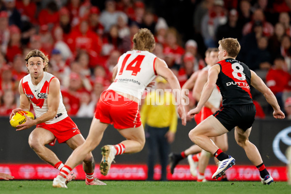 AFL 2024 Round 23 - Essendon v Sydney - A-53050734
