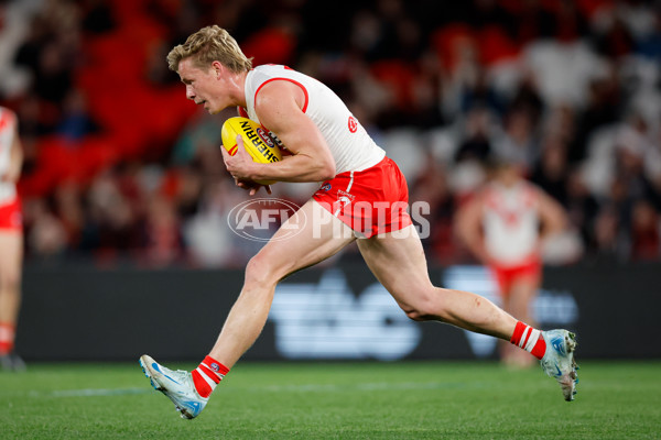 AFL 2024 Round 23 - Essendon v Sydney - A-53050975
