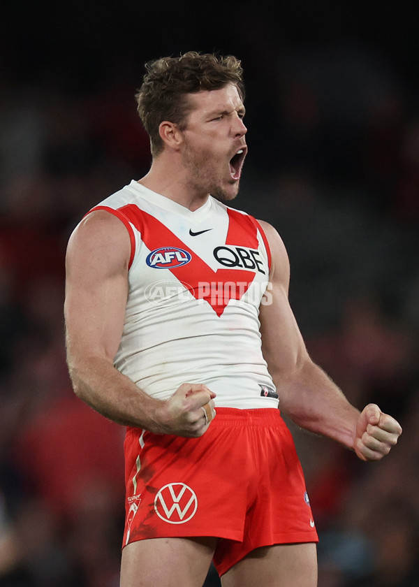 AFL 2024 Round 23 - Essendon v Sydney - A-53051017