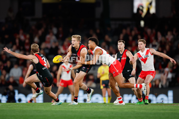 AFL 2024 Round 23 - Essendon v Sydney - A-53051034