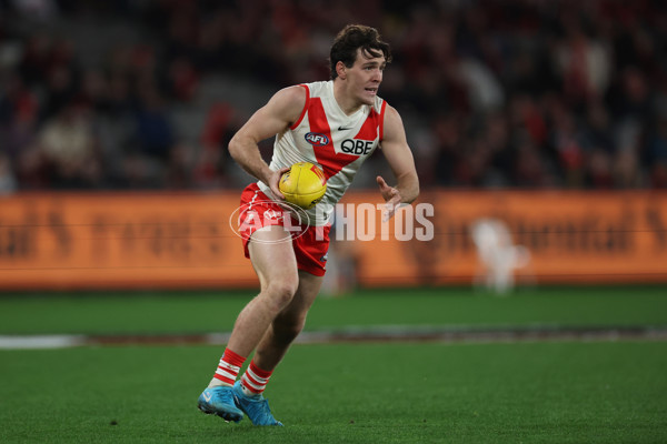 AFL 2024 Round 23 - Essendon v Sydney - A-53053387