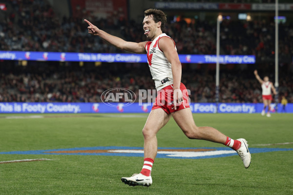 AFL 2024 Round 23 - Essendon v Sydney - A-53053405