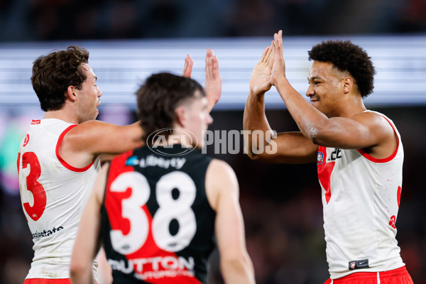 AFL 2024 Round 23 - Essendon v Sydney - A-53053420