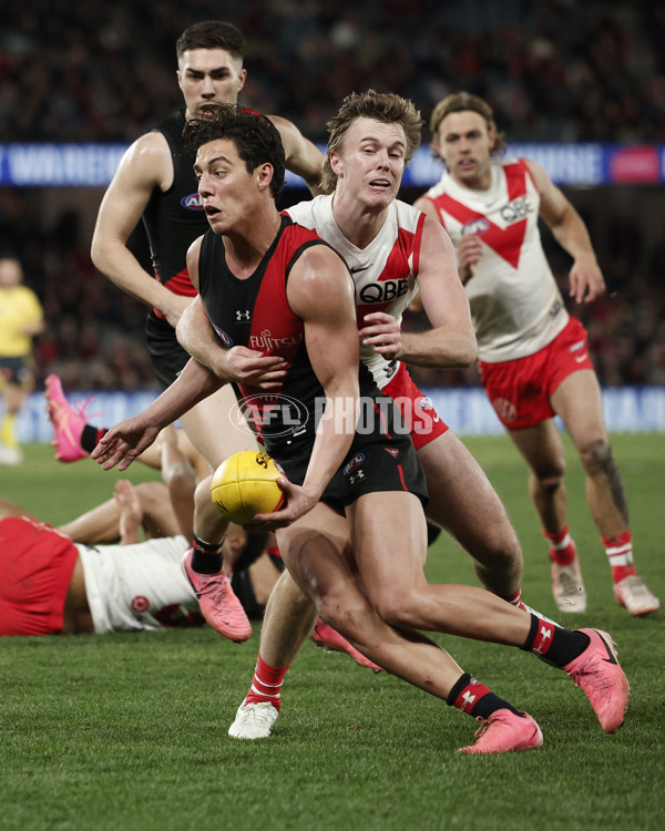 AFL 2024 Round 23 - Essendon v Sydney - A-53053441