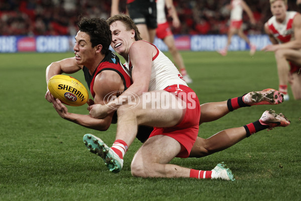 AFL 2024 Round 23 - Essendon v Sydney - A-53053442