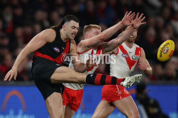 AFL 2024 Round 23 - Essendon v Sydney - A-53053508