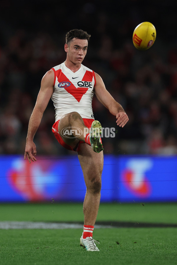 AFL 2024 Round 23 - Essendon v Sydney - A-53053509