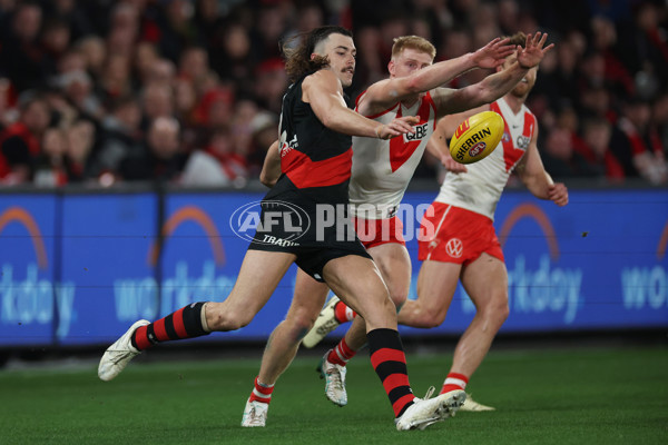 AFL 2024 Round 23 - Essendon v Sydney - A-53053510