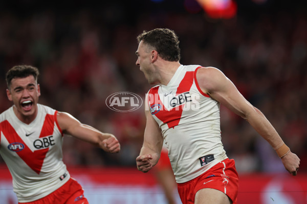 AFL 2024 Round 23 - Essendon v Sydney - A-53053517