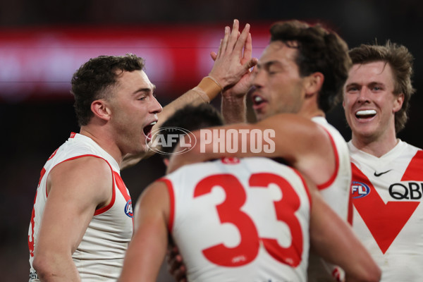 AFL 2024 Round 23 - Essendon v Sydney - A-53053522