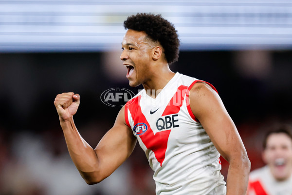AFL 2024 Round 23 - Essendon v Sydney - A-53053526