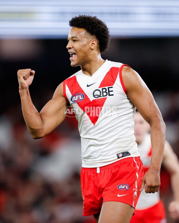 AFL 2024 Round 23 - Essendon v Sydney - A-53053527