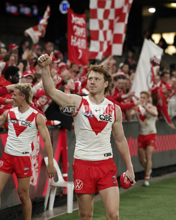 AFL 2024 Round 23 - Essendon v Sydney - A-53053568
