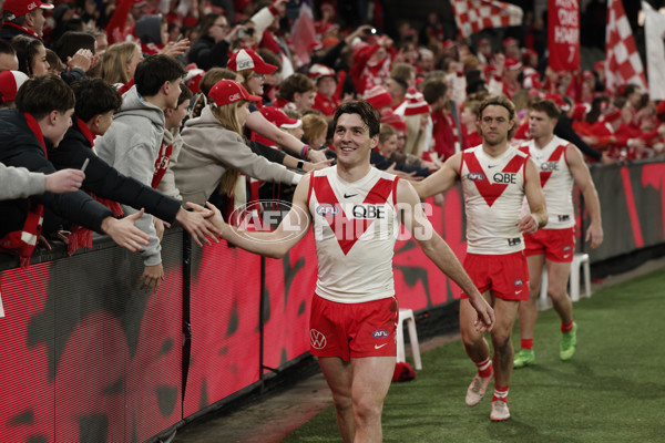 AFL 2024 Round 23 - Essendon v Sydney - A-53053569