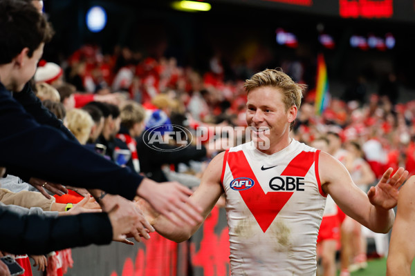 AFL 2024 Round 23 - Essendon v Sydney - A-53056222
