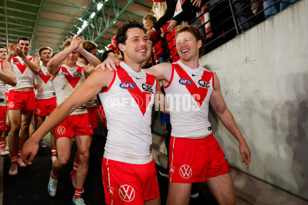 AFL 2024 Round 23 - Essendon v Sydney - A-53056234