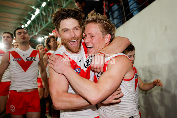 AFL 2024 Round 23 - Essendon v Sydney - A-53056237