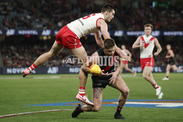 AFL 2024 Round 23 - Essendon v Sydney - A-53056301